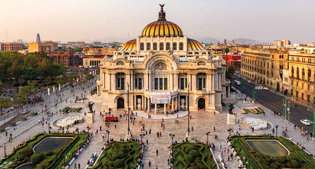 Palacio de bellas Artes in Mexico City Mexico