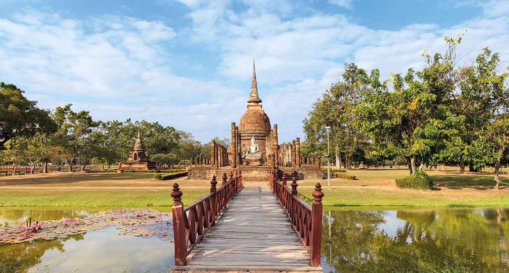 Wat Sa Si Temple in Sukhothai