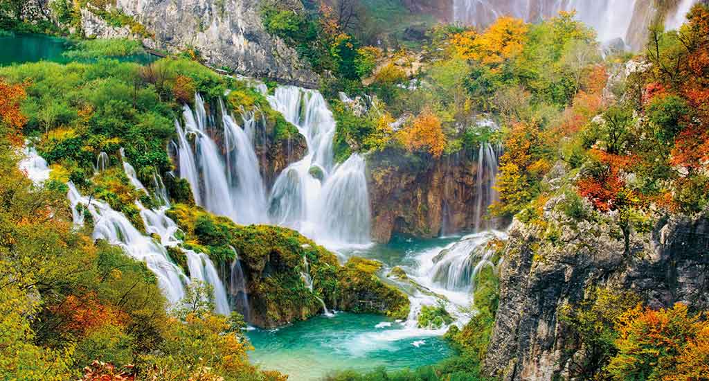 Plitvice waterfalls and walkway