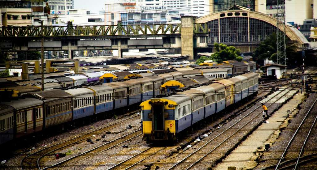 Hua Lamphong Train Station: Train departure from Bangkok to Pattaya